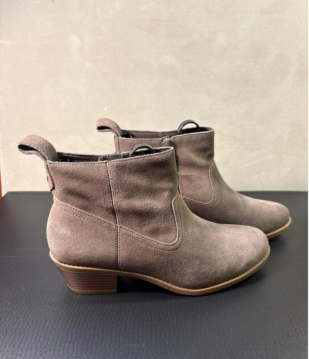 VIONIC Vera Water Resistant Zip Ankle Bootie SZ 7.5. Gray Suede